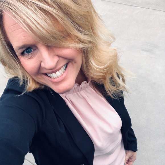 Meet your Posher, Niki - Picture 1 of 6